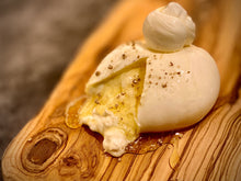 画像をギャラリービューアに読み込む, ゴルゴンゾーラの『ブッラータ』★究極のフレッシュチーズに2月限定で大人のブッラータが登場!