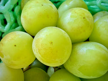 画像をギャラリービューアに読み込む, 樹上完熟『ゴールデン シャインマスカット』最高に甘い逸品をお得な2kg詰め合わせで