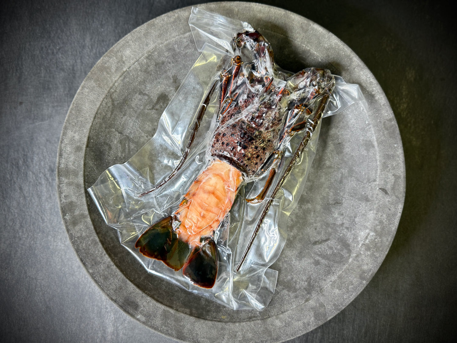 そのまま食べられる『天然活き伊勢海老のお造り』名だたる名産地の伊勢